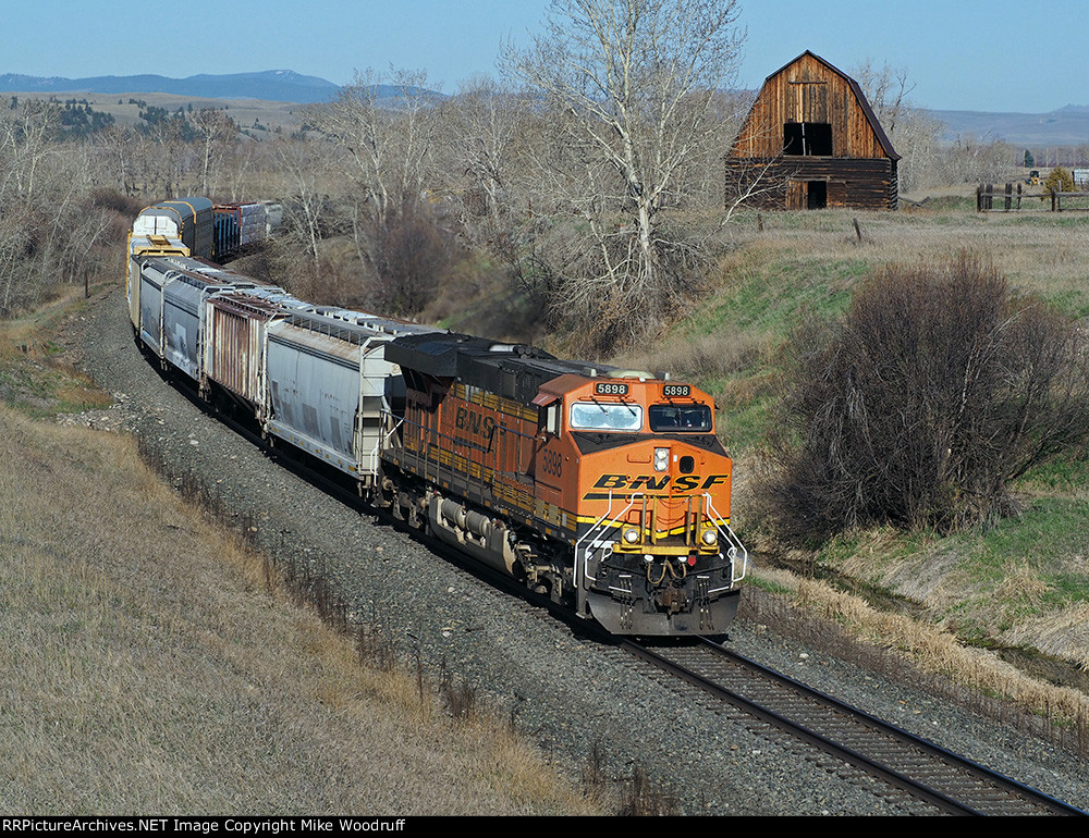 BNSF 5898